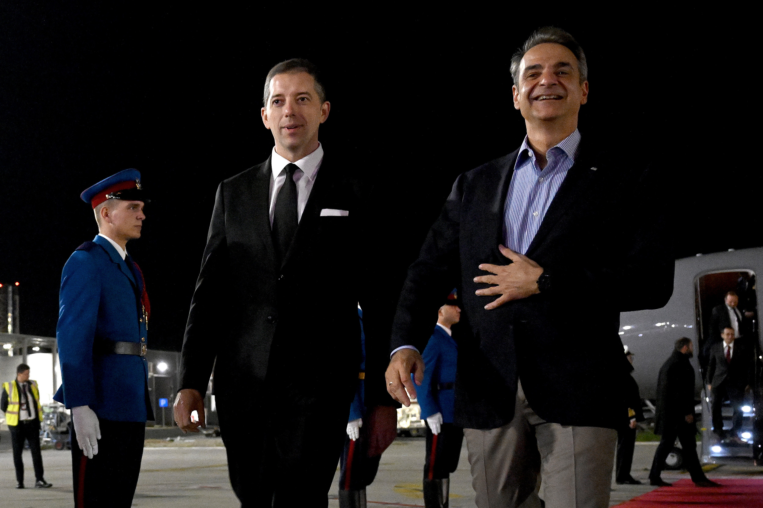 Beograd, 23. oktobra 2024. -  Ministar spoljnih poslova Srbije Marko Đurić dočekao je danas aerodromu "Nikola Tesla" grčkog premijera Kirjakosa Micotakisa. FOTO TANJUG/ Ministarstvo spoljnih poslova/ bg