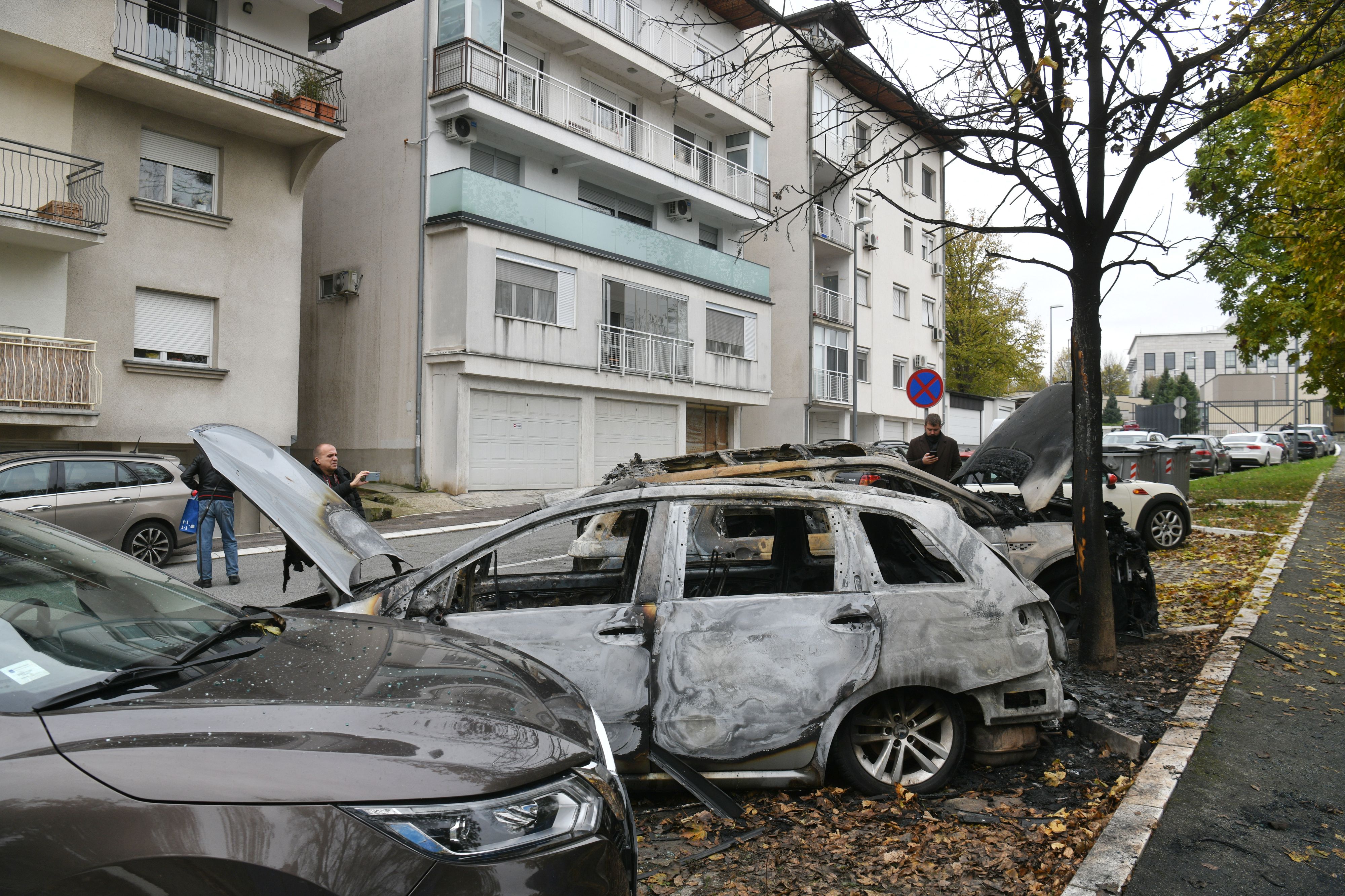 Beograd 23.11.2023.  Izgoreli automobili, izgoreo automobil Aleksandra Seničića, direktora Jute, Dedinje, hronika Foto: Filip Krainčanić/Nova.rs