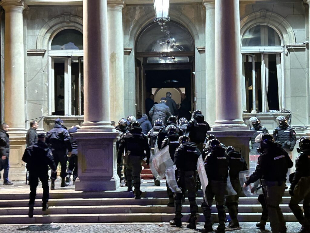 Beograd 24.12.2023. Protest građana  Protest, Skupština grada, žandarmerija rasterala demonstrante, hapšenje Foto: Vladislav Mitić/Nova.rs