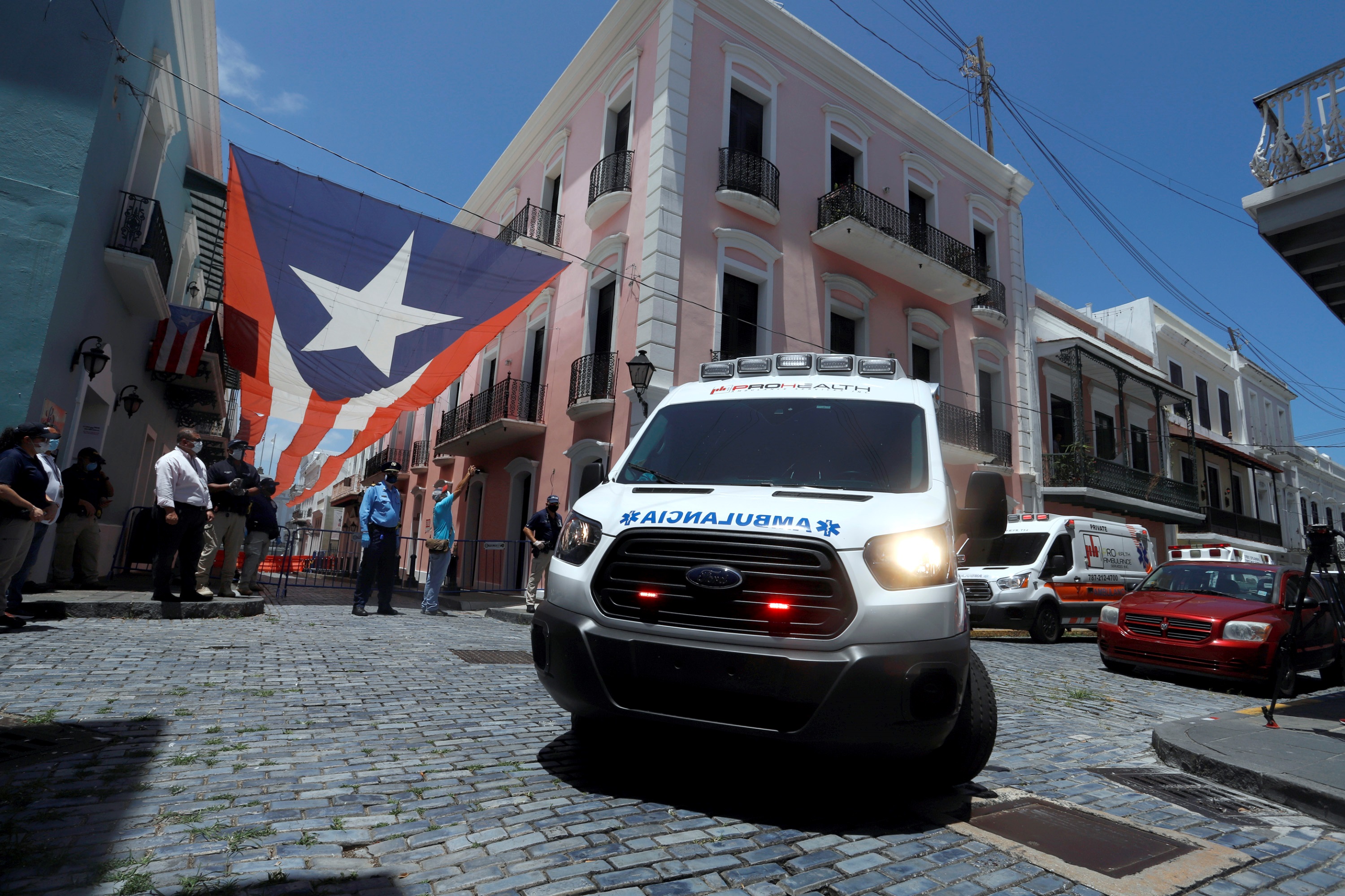 Puerto Ricans protest against management of pandemic from their vehicles