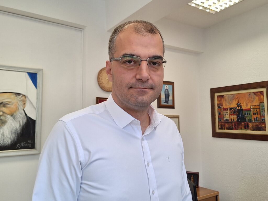 Predsednik opstine Medijana, Mladen Djuric
External