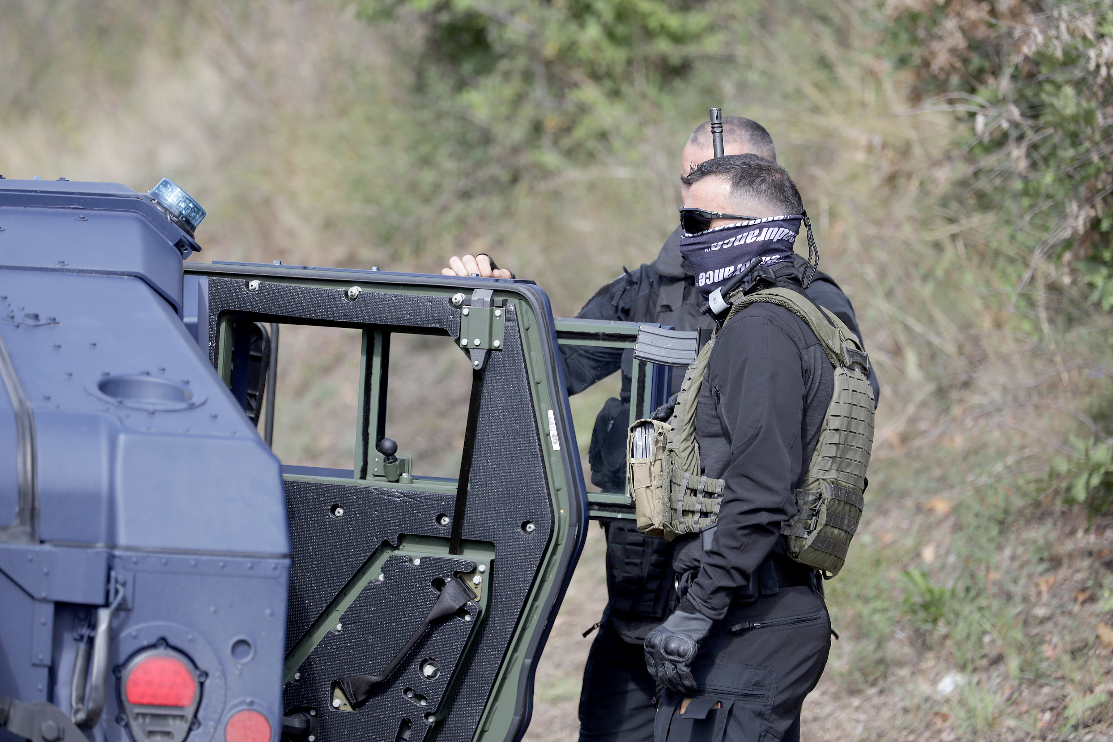 At the Jarinje crossing on the administrative border with Kosovo and Metohija and the road to Leposavica, after the decision of the Pristina authorities to introduce reciprocal measures towards Serbia and the order that all vehicles with Serbian license p