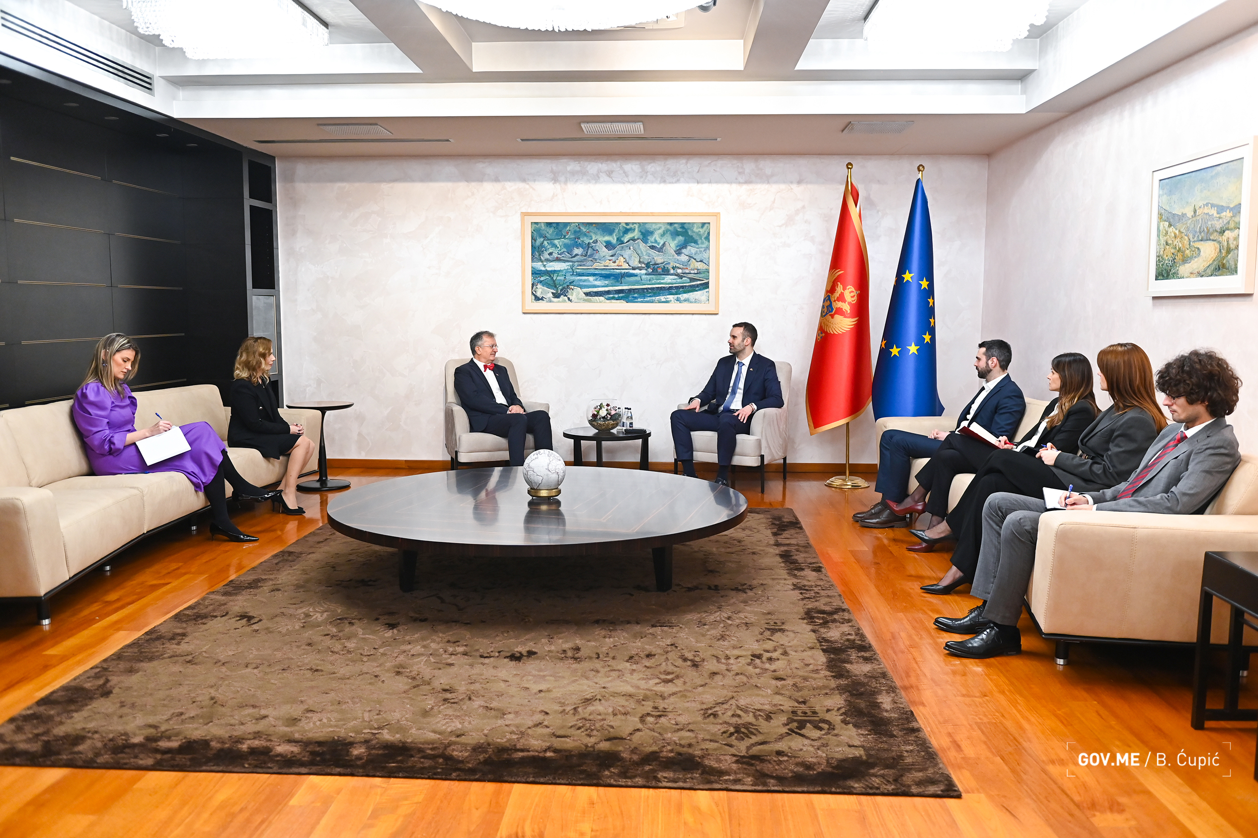Podgorica, 13. februara 2024. - Premijer Crne Gore Milojko Spajiæ primio je danas  novoimenovanog ambasadora Srbije u Crnoj Gori Neboju Rodiæa, saopteno je danas iz kabineta crnogorskog premijera. FOTO TANJUG/ VLADA CRNE GORE/ bs