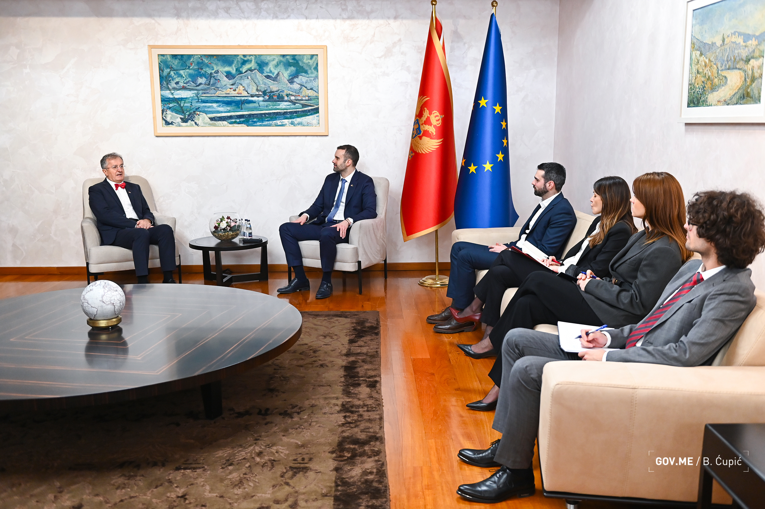 Podgorica, 13. februara 2024. - Premijer Crne Gore Milojko Spajiæ primio je danas  novoimenovanog ambasadora Srbije u Crnoj Gori Neboju Rodiæa, saopteno je danas iz kabineta crnogorskog premijera. FOTO TANJUG/ VLADA CRNE GORE/ bs