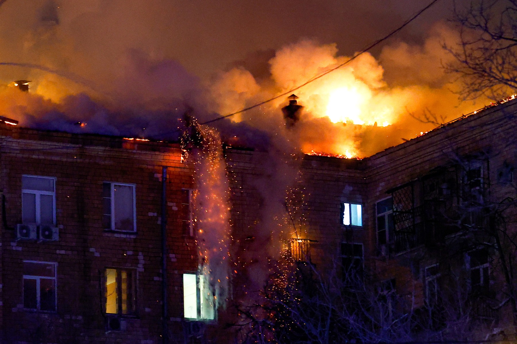 Residential building hit by fire in northern Moscow