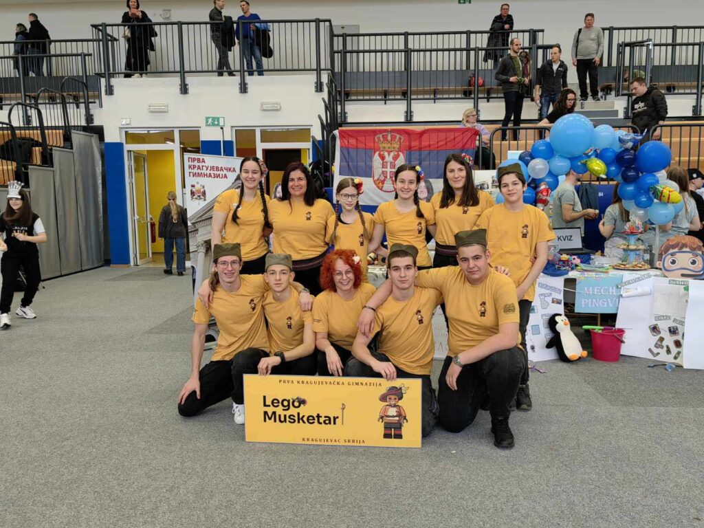 Đaci iz Kragujevačke gimnazije, osvojili prvo mesto na robotičkom takmičenju u Sloveniji Foto: Privatna arhiva (poslala mi nastavnica) mejl poslala novinarka Sanja Radovanović