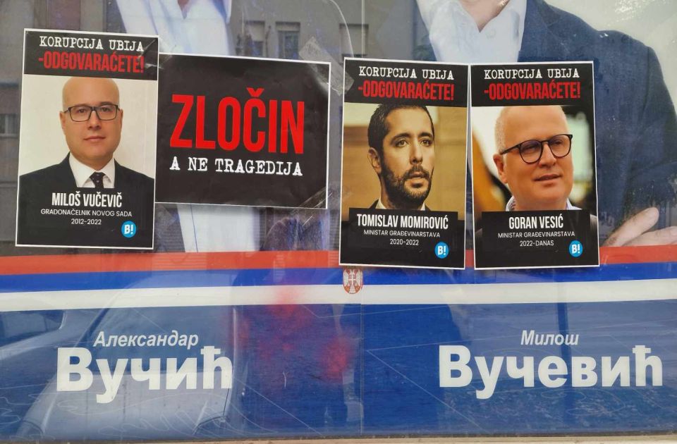 Plakati sa likovima Miloša Vučevića, Tomislava Momirovića i Gorana Vesića, sa porukom "Korupcija ubija - odgovaraćete!", pojavili su se na četiri lokacije u Novom Sadu.