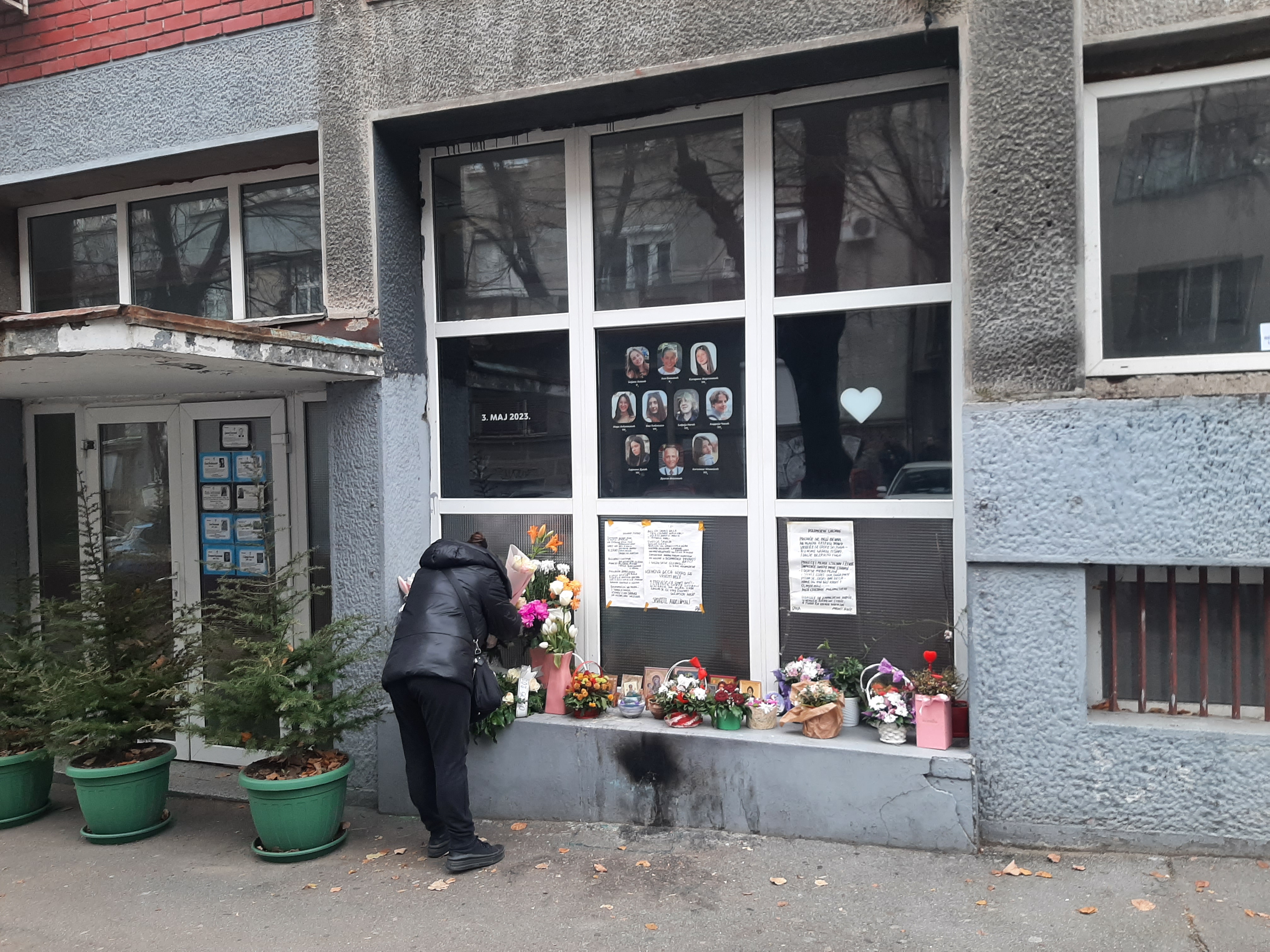Beograd 20.12.2023. Protest roditelja ispred osnovne škole Vladislav Ribnikar Foto: Andrija Lazarević/Nova.rs