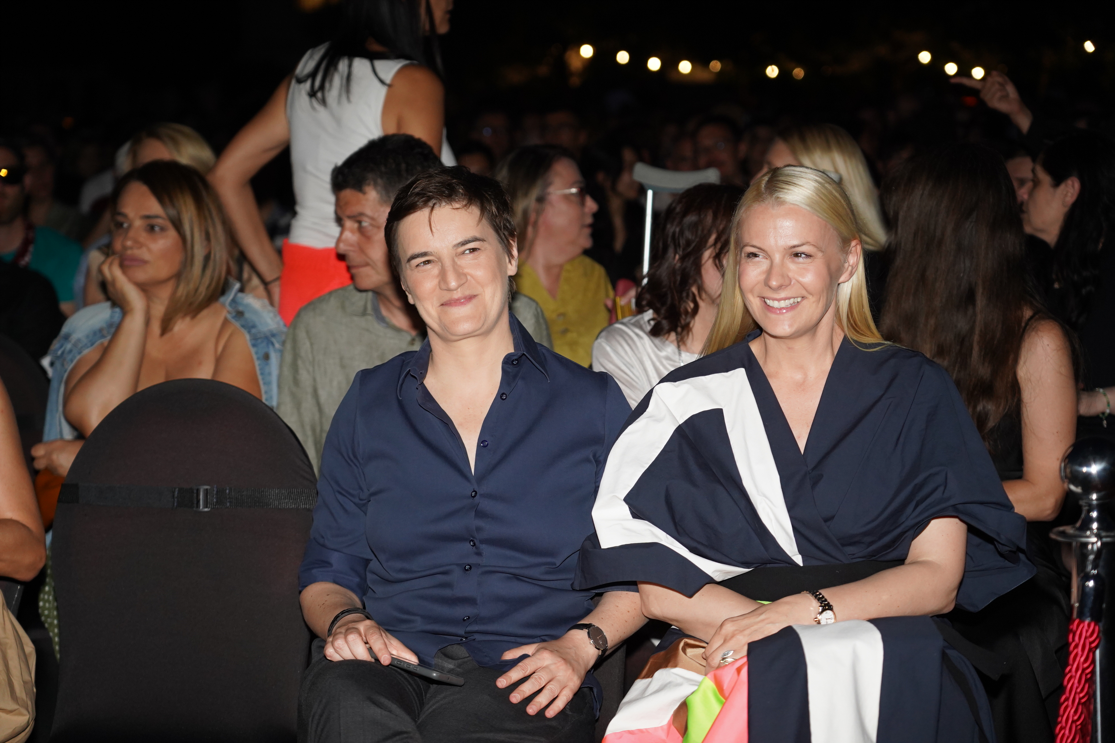 Nick Cave performed on the second evening of the Belgrade River Fest on the plateau near the Geozavod.Druge veceri festivala Belgrade River Fest na platou kod Geozavoda nastupio je Nik Kejv.