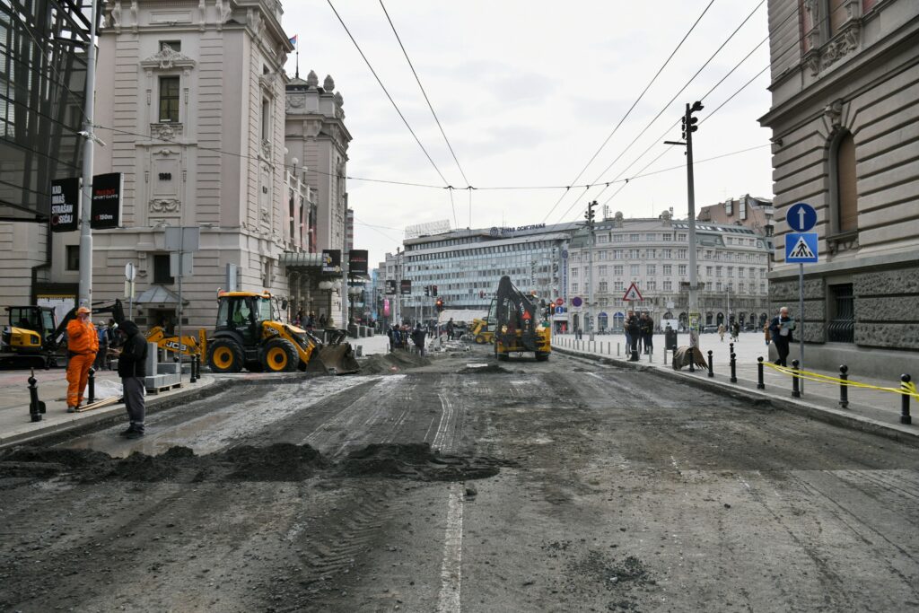 Beograd 10.02.2024. Trg Republike, kocke, preslaganje, putari, radovi, skidanje, slaganje Foto: Filip Krainčanić/Nova.rs