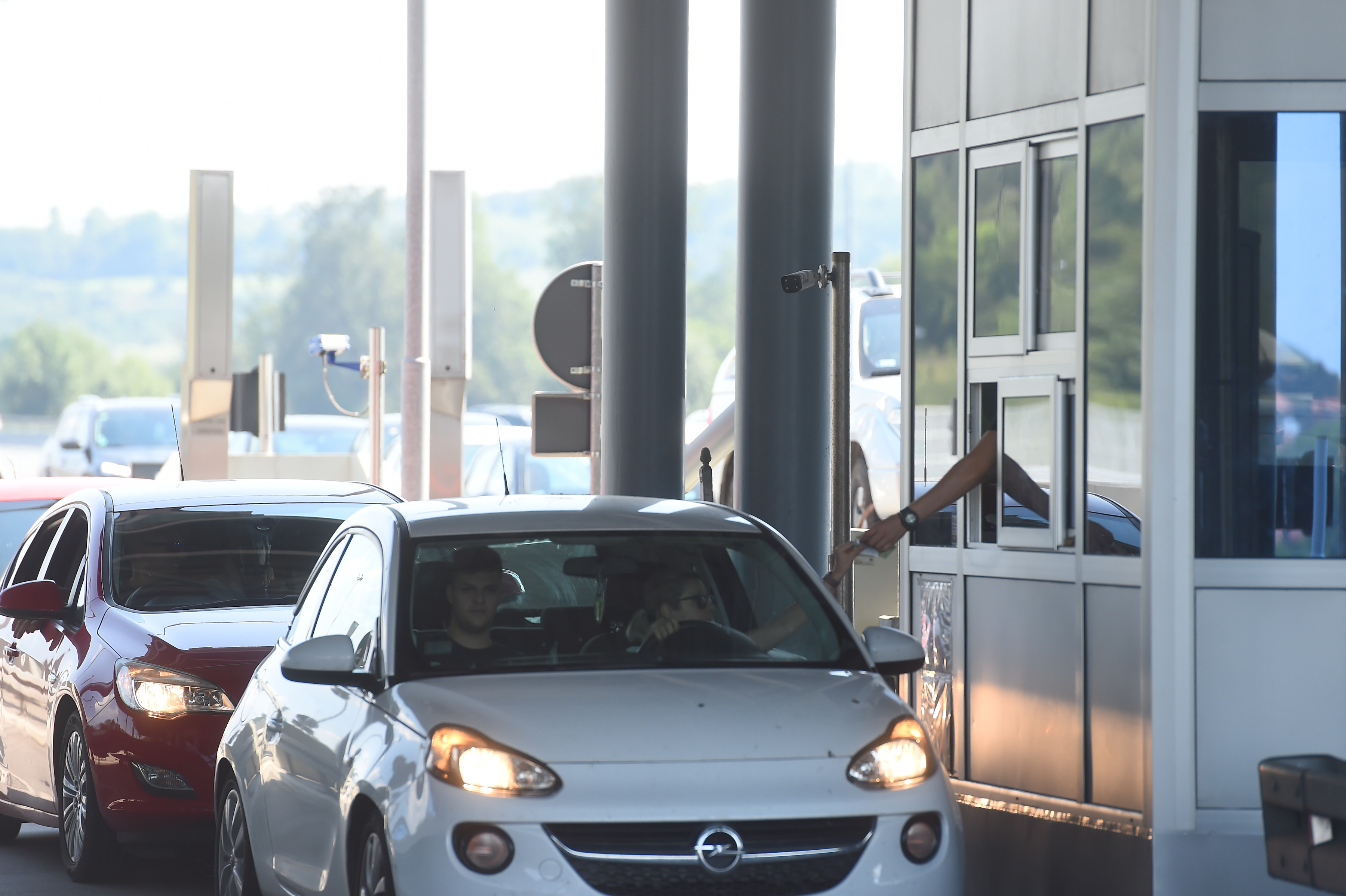 Vrcin, 28. avgusta 2022. -  Kolone vozila kod naplatne stanice kod Vrcina na autoputu Beograd - Nis. FOTO TANJUG/ STRAHINJA ACIMOVIC/ bg