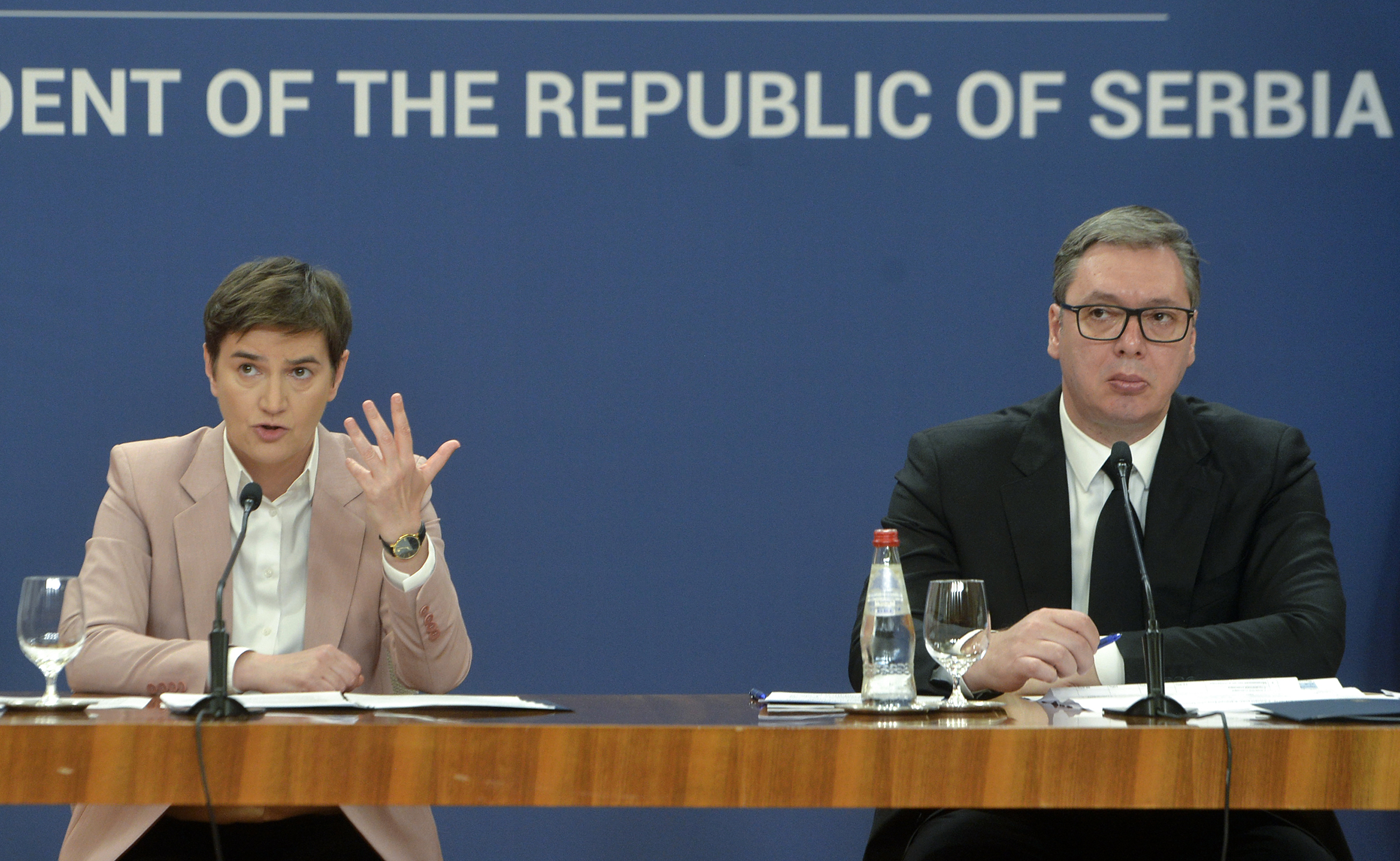 Beograd, 7. juna 2023.- Premijerka Ana Brnabić izjavila je večeras u obraćanju građanima, u prisustvu predsednika Aleksandra Vučića, da se trudila da svoj posao obavlja na najbolji način i da je ponosna na ono što je urađeno. FOTO TANJUG/ RADE PRELIĆ/ nr