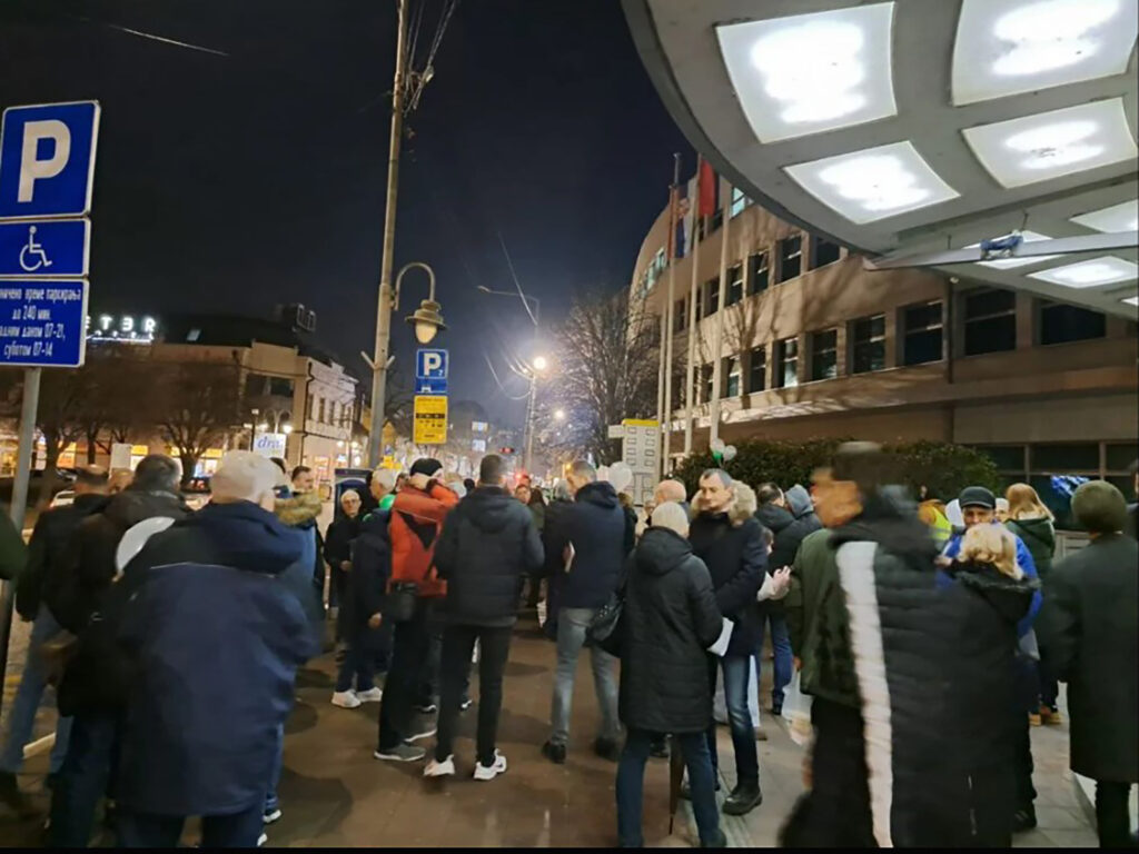 Protest građana Niša protiv plana o uništenju zelene površine zbog stambenog kompleksa