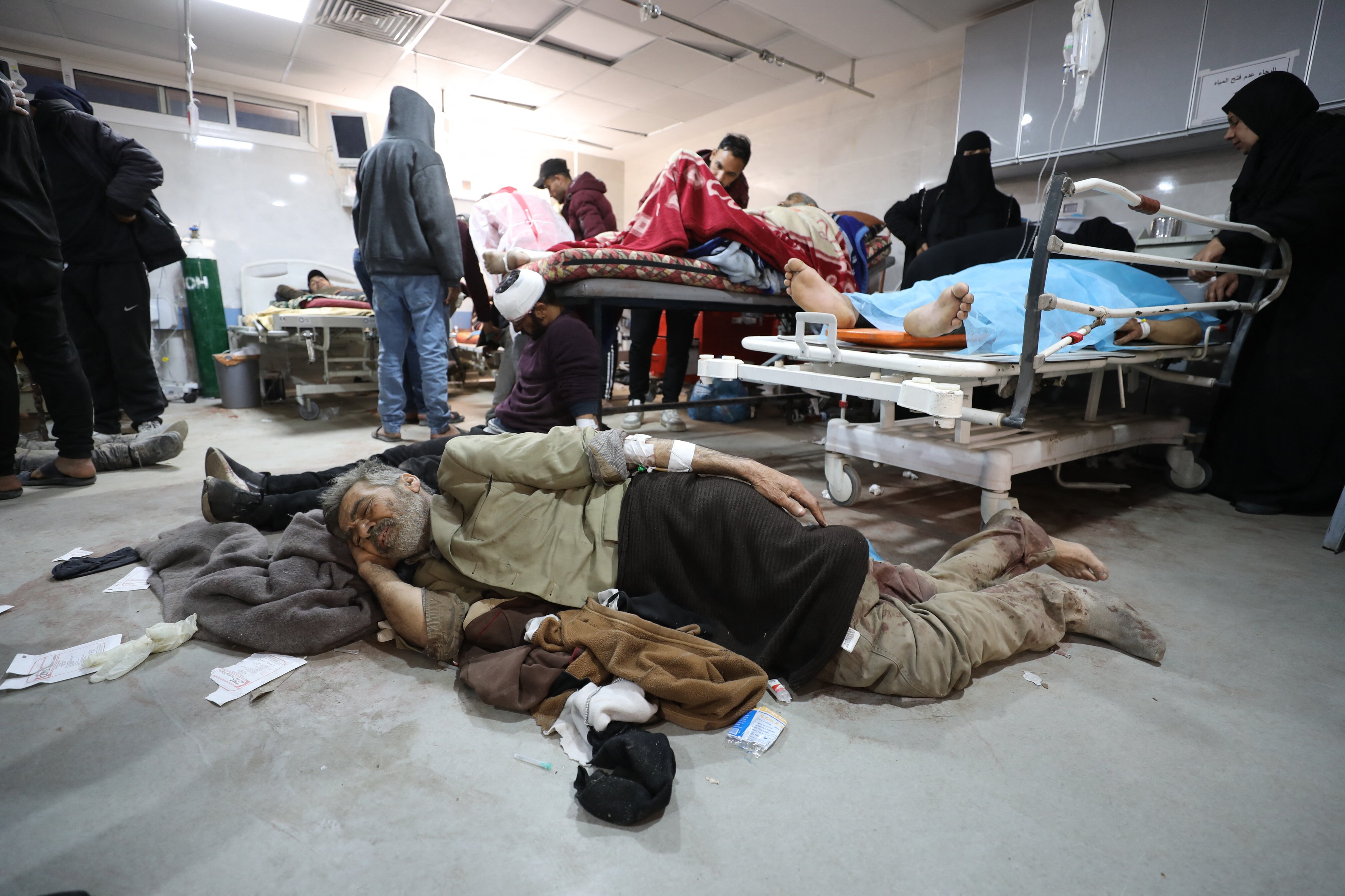 Israel opens fire on Palestinians waiting for aid