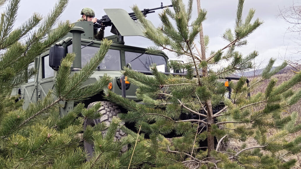 Pasuljanske livade, 13. februara 2024. - Pripadnici dela peadijskih i oklopnih jedinica Kopnene vojske realizovali su, na poligonu Pasuljanske livade, redovnu borbenu obuku u terenskim uslovima. FOTO TANJUG/ MINISTARSTVO ODBRANE I VOJSKA SRBIJE/ bs