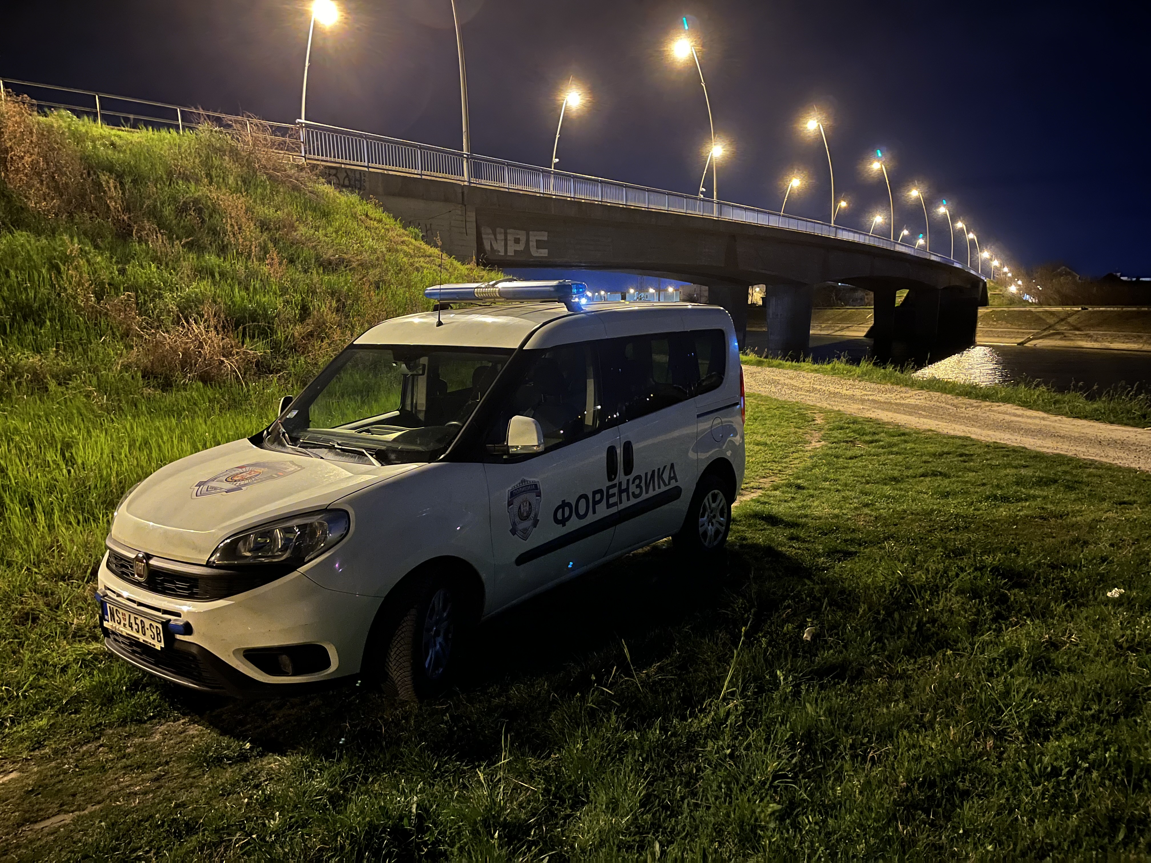 Foto Novi Sad muskarac ubio suprugu pa skocio sa mosta u kanal DTD, Forenzika