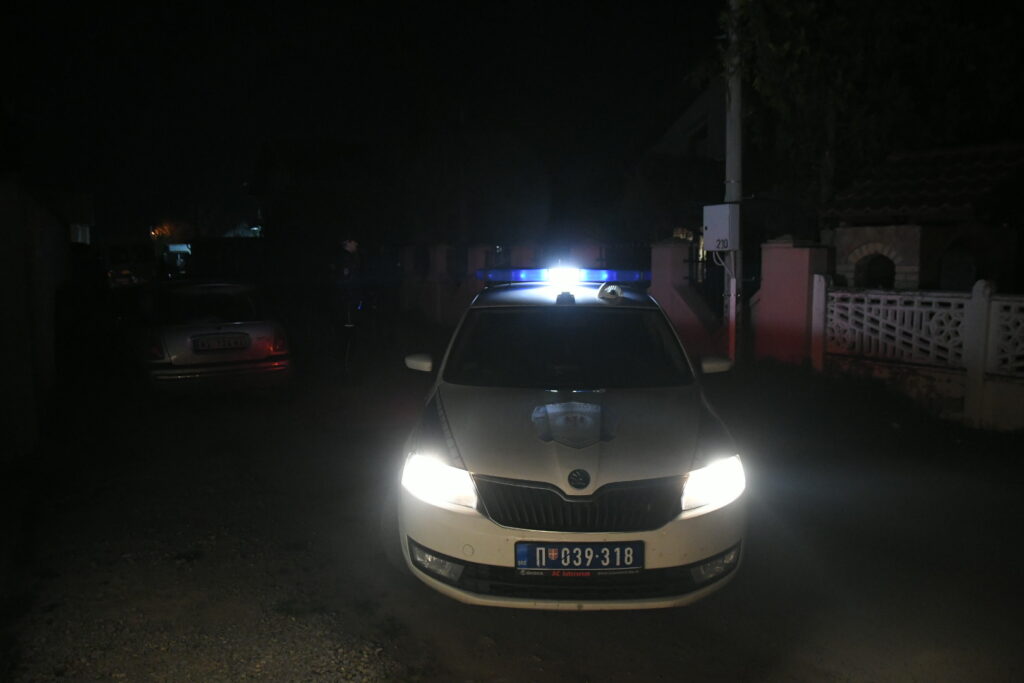 Foto Novi Sad muskarac ubio suprugu pa skocio sa mosta u kanal DTD, Policija, policijska kola