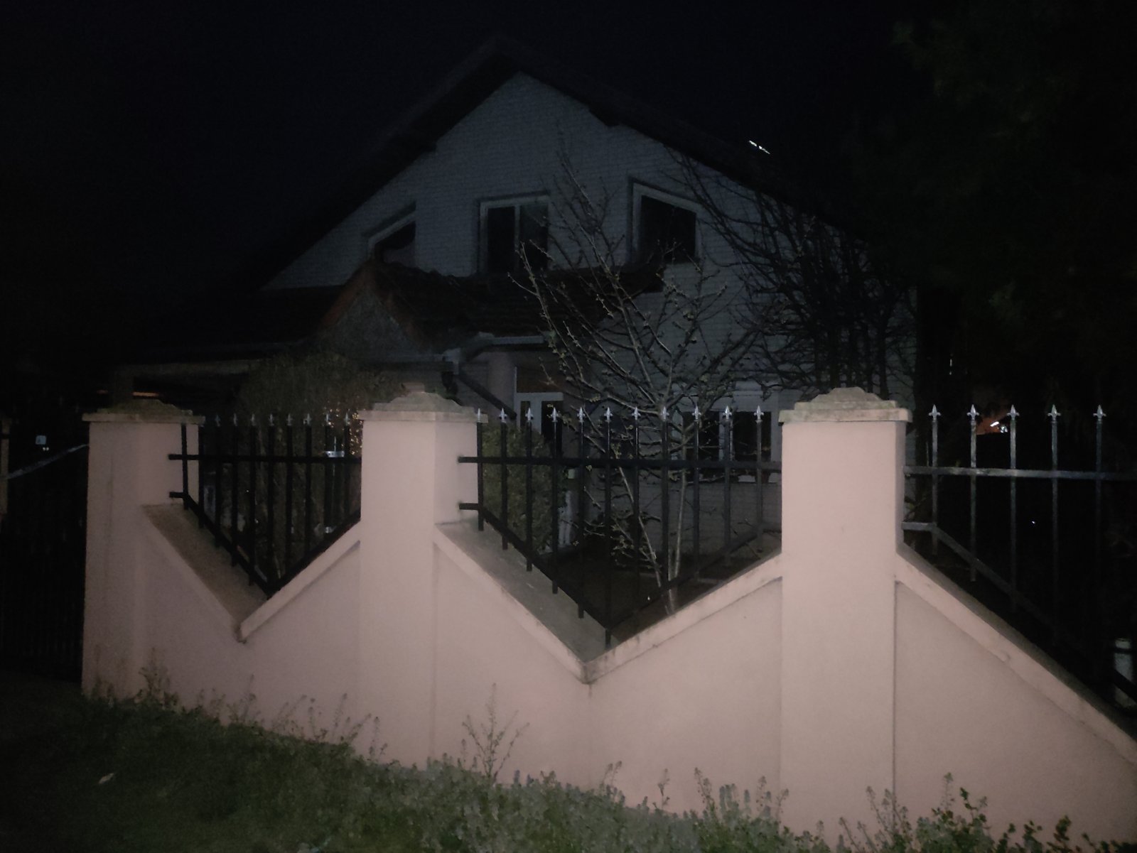 Kuća sa mesta ubistva u NS, ovaj slučaj skoka sa Novog Sada, poslao Uglješa Bokić, Novi Sad, muškarac danas skočio sa mosta a pre toga rekao da je ubio ženu
