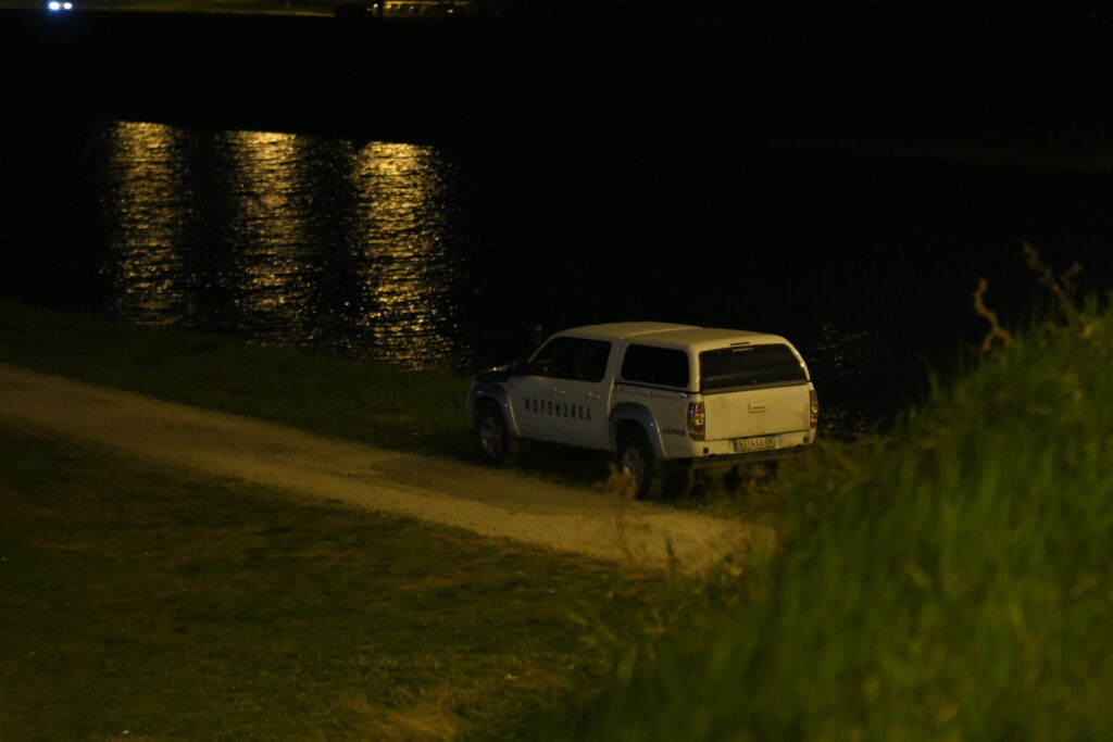 Foto Novi Sad muskarac ubio suprugu pa skocio sa mosta u kanal DTD, Forenzika