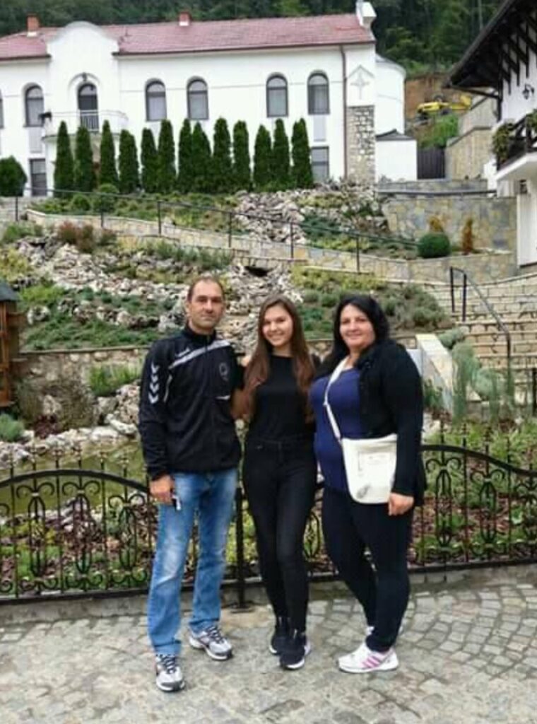 Saša i zorica Panić sa svojom decom koja su nastradala u Duboni, Milanom i Kristinom, Milan i Kristina, Dubona