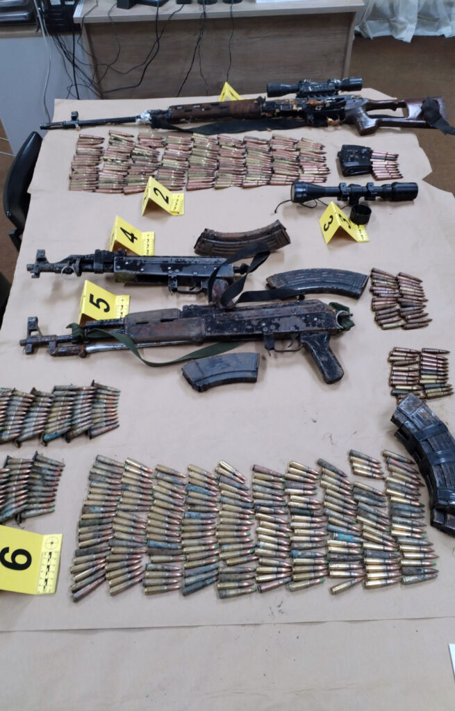 Hapsenje-Oruzje-Iregularne migracije oružje migranti