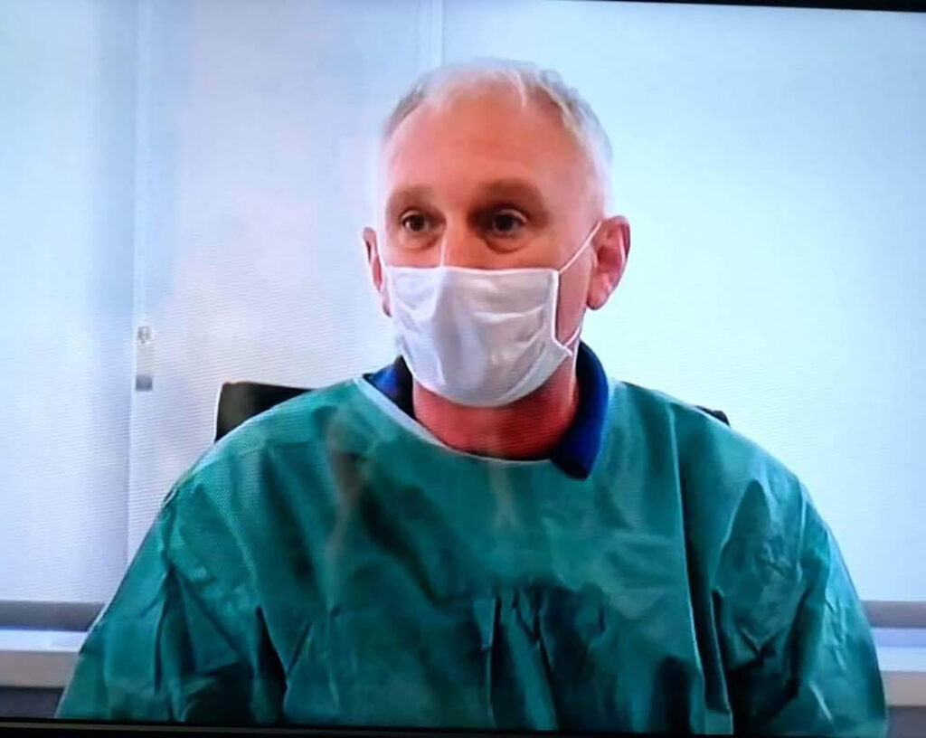 Evo ove sa Fejsa ako ubacujete ovu sa peharom, kropujte ga
to je sa njegovih profila, tako da opušteno pise u mejlu Ane Marković
