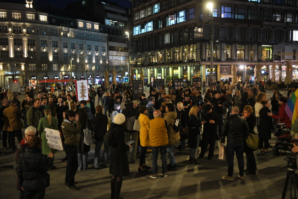 Beograd 06. mart 2024. Protest na Trgu Republike organizacije „Da se zna!“ zbog policijske brutalnosti nad LGBT+ osobama Foto:Amir Hamzagić/Nova.rs