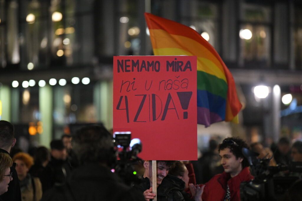Beograd 06. mart 2024. Protest na Trgu Republike organizacije „Da se zna!“ zbog policijske brutalnosti nad LGBT+ osobama Foto:Amir Hamzagić/Nova.rs