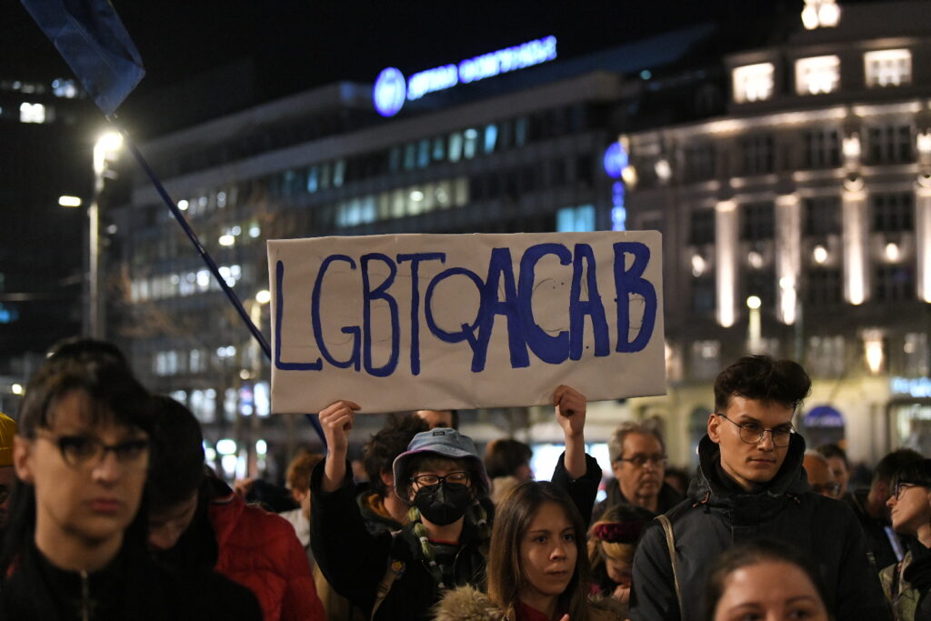 Beograd 06. mart 2024. Protest na Trgu Republike organizacije „Da se zna!“ zbog policijske brutalnosti nad LGBT+ osobama Foto:Amir Hamzagić/Nova.rs
