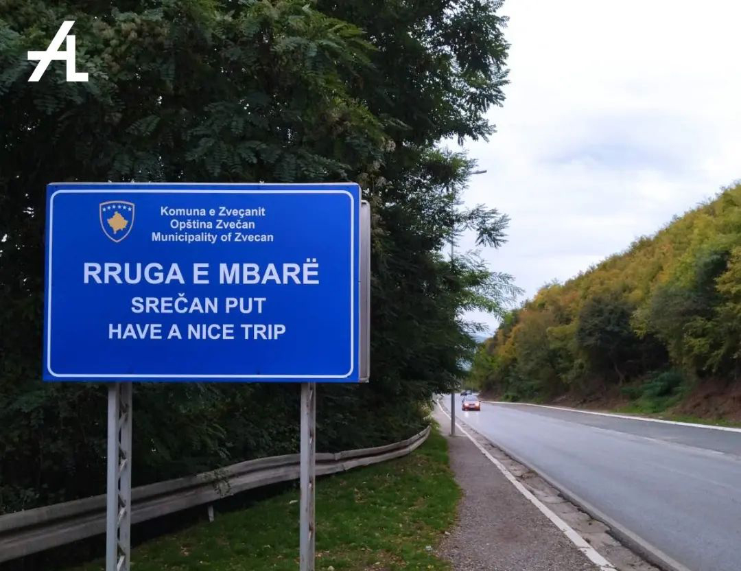 Tabla u Zvečanu, Foto Alternativna01