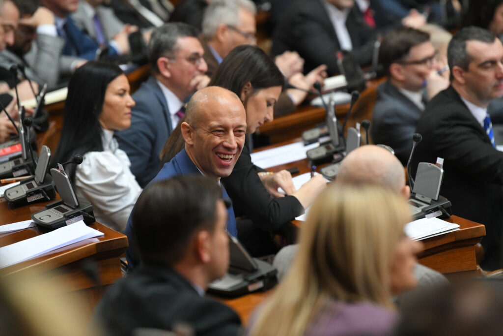 Beograd 20. mart 2024. Skupstina Srbije, zasedanje, sednica, poslanici dolaze na sednicu, nastavak konstitutivne sednice i rasprave o izboru predsednika parlamenta Foto:Amir Hamzagić/Nova.rs