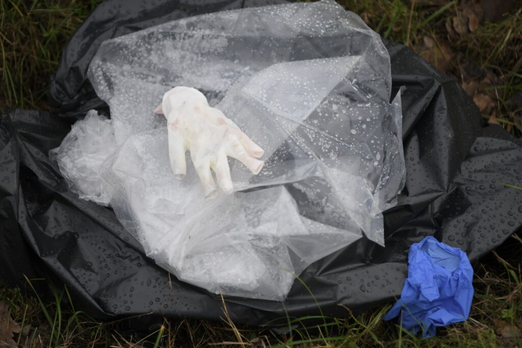 Beograd 08. decembar 2022. Ugrinovci dan posle pucnjave, muškarac izrešetan u BMW Brutalno ubistvo usred dana u Ugrinovcima policija uviđaj Foto:Dragan Mujan