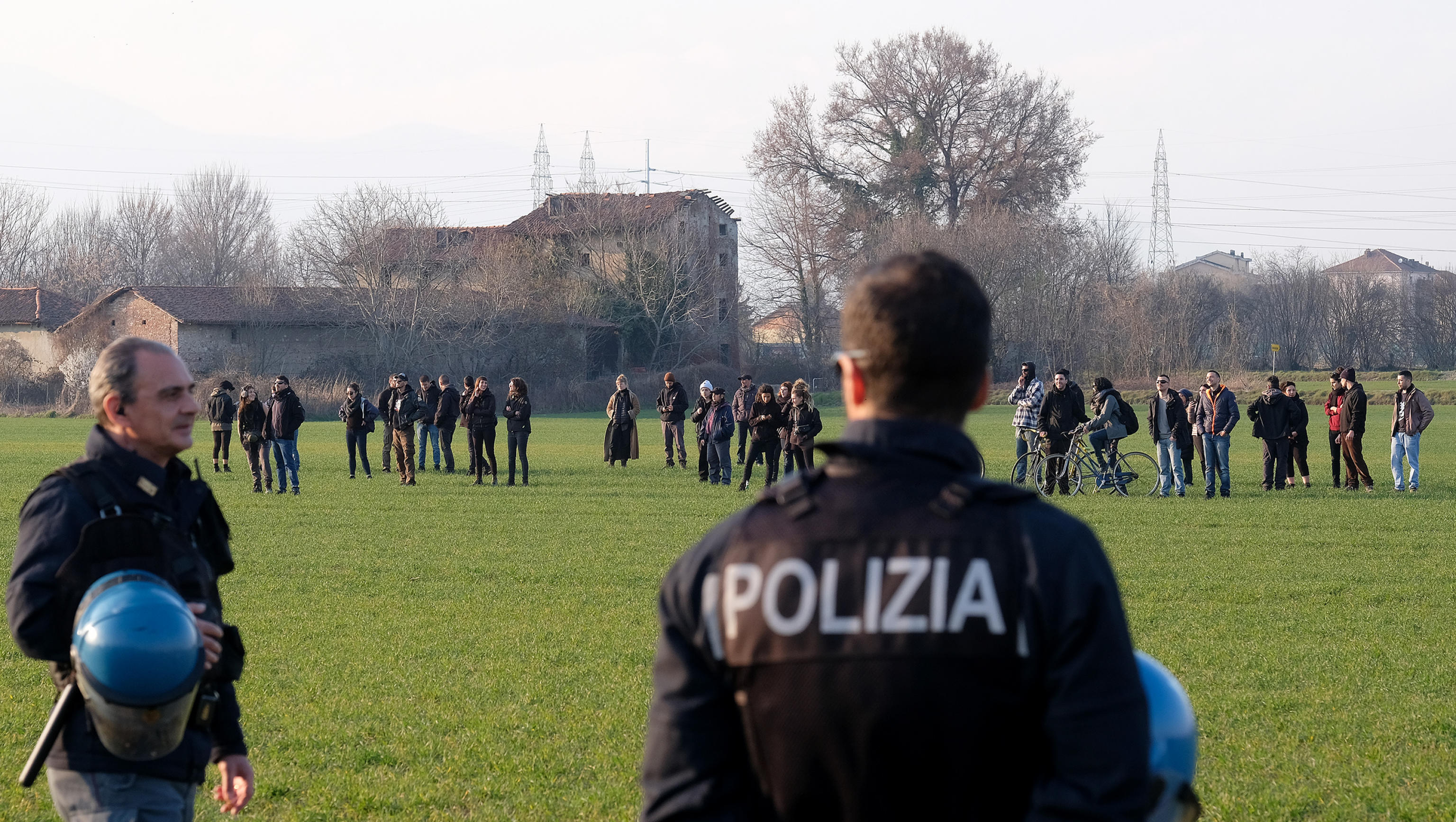 Italija zatvor koronavirus epa08281710 Attempt to riot at Lorusso Cotugno prison after director banned visits from relatives, Turin, 09 March 2020.  EPA-EFE/Alessandro Di Marco