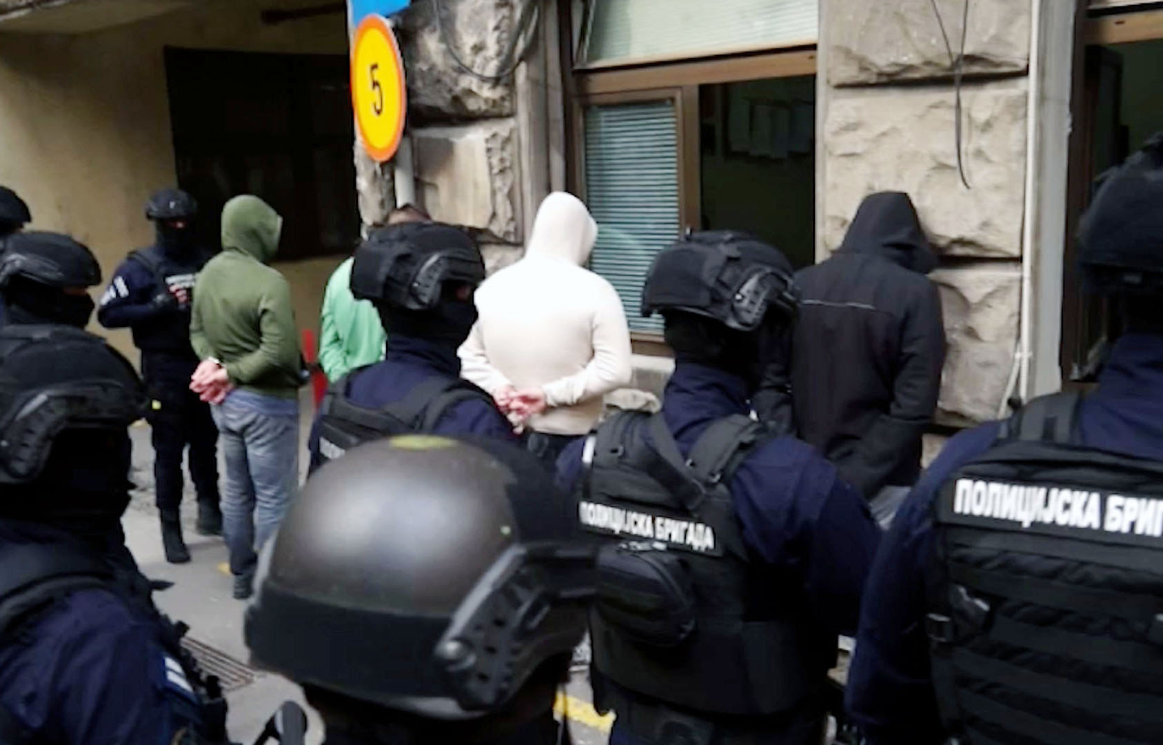 Hapsenje 21 pripadnika navijacke grupe