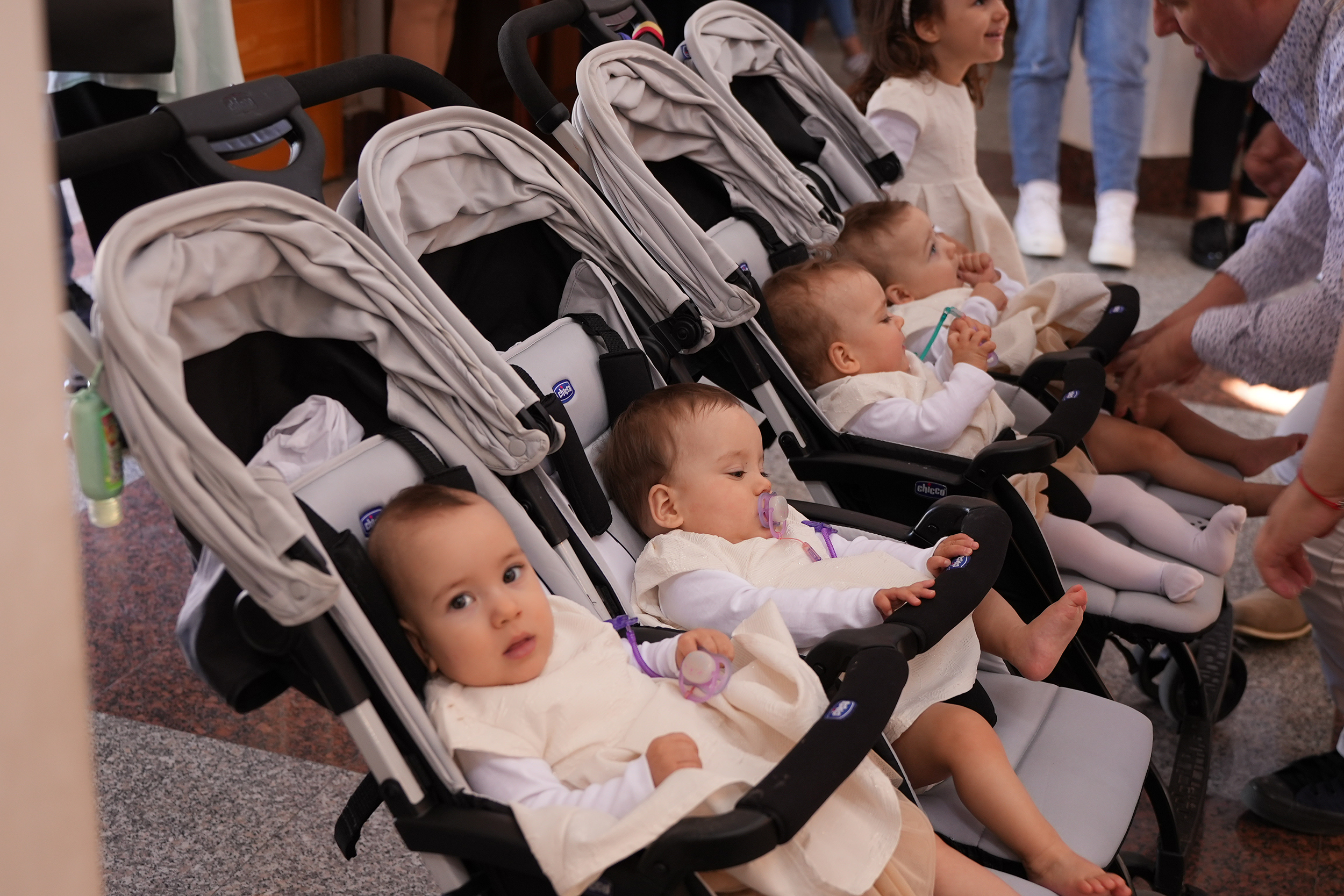 Porodica Gaćeša, krštenje dece, četvorke i devojčica Foto: Alkom - Aleksandar Rakic