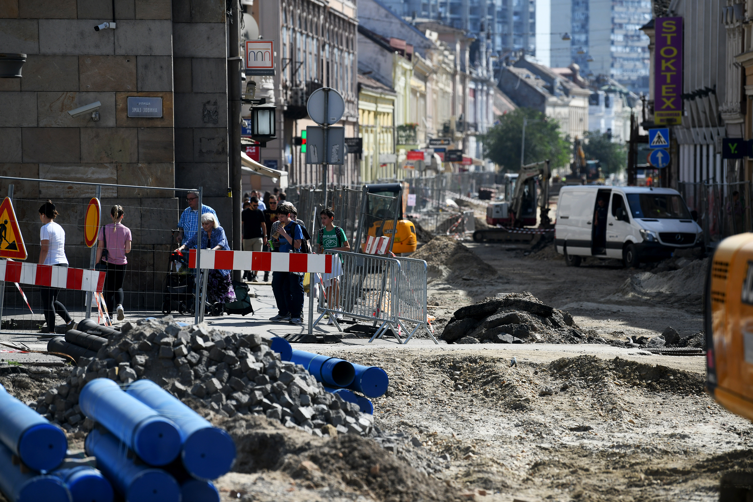 Beograd 29.09.2023. Zemun, radovi u Glavnoj ulici, Glavna ulica, radovi, raskopana ulica, zatvorena ulica zbog radova Foto: Vesna Lalić/Nova.rs