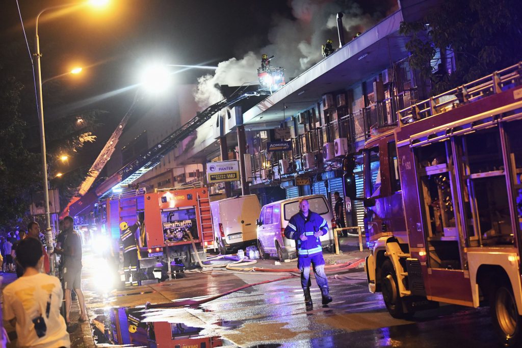 Beograd 12. avgust 2021. Pozar kineski trzni centar Novi Beograd gasenje pozara vatrogasci Foto:Goran Srdanov/Nova.rs