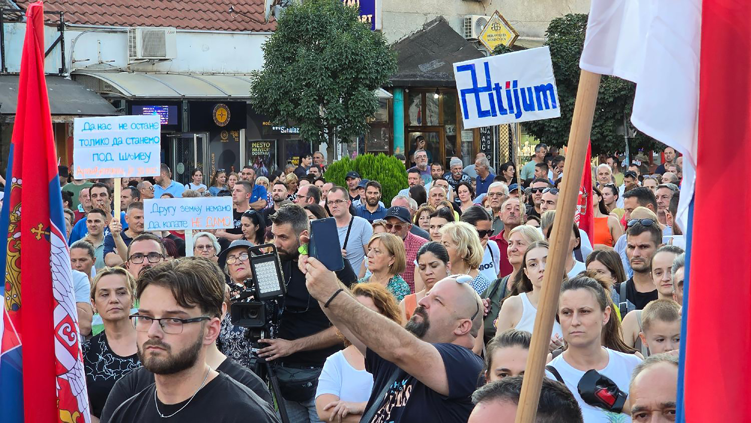 Mesto: Mladenovac
Datum: Tue Jul 30 19:52:04 CEST 2024
Dogadjaj: CITIZEN - građanski protest u Mladenovcu protiv planiranih geoloških istraživanja i eksplotacije litijuma na teritoriji Srbije
Fotoreporter: Marko Dragoslavić
Izvor: FoNet