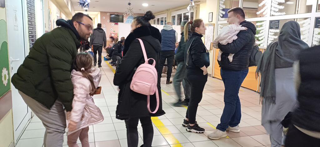 bolesna deca, Institut za majku i dete guzva red kolona cekaonica