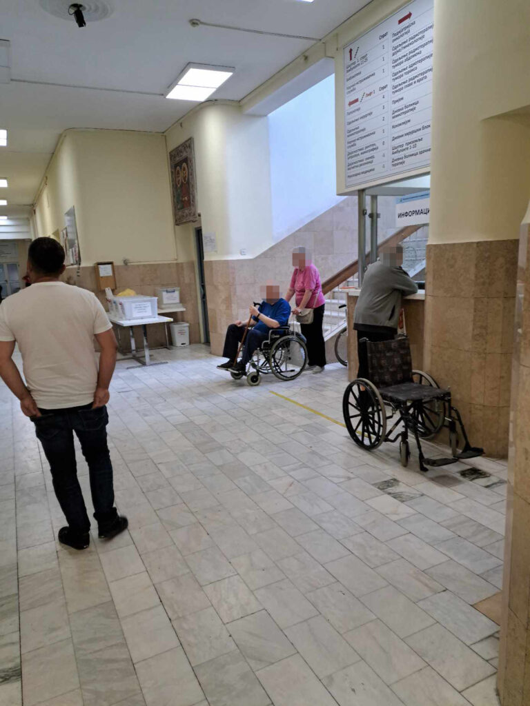 Institut za onkologiju i radiologiju Srbije, pacijenti, gužva, hodnik, čekaonica Foto: Nova.rs