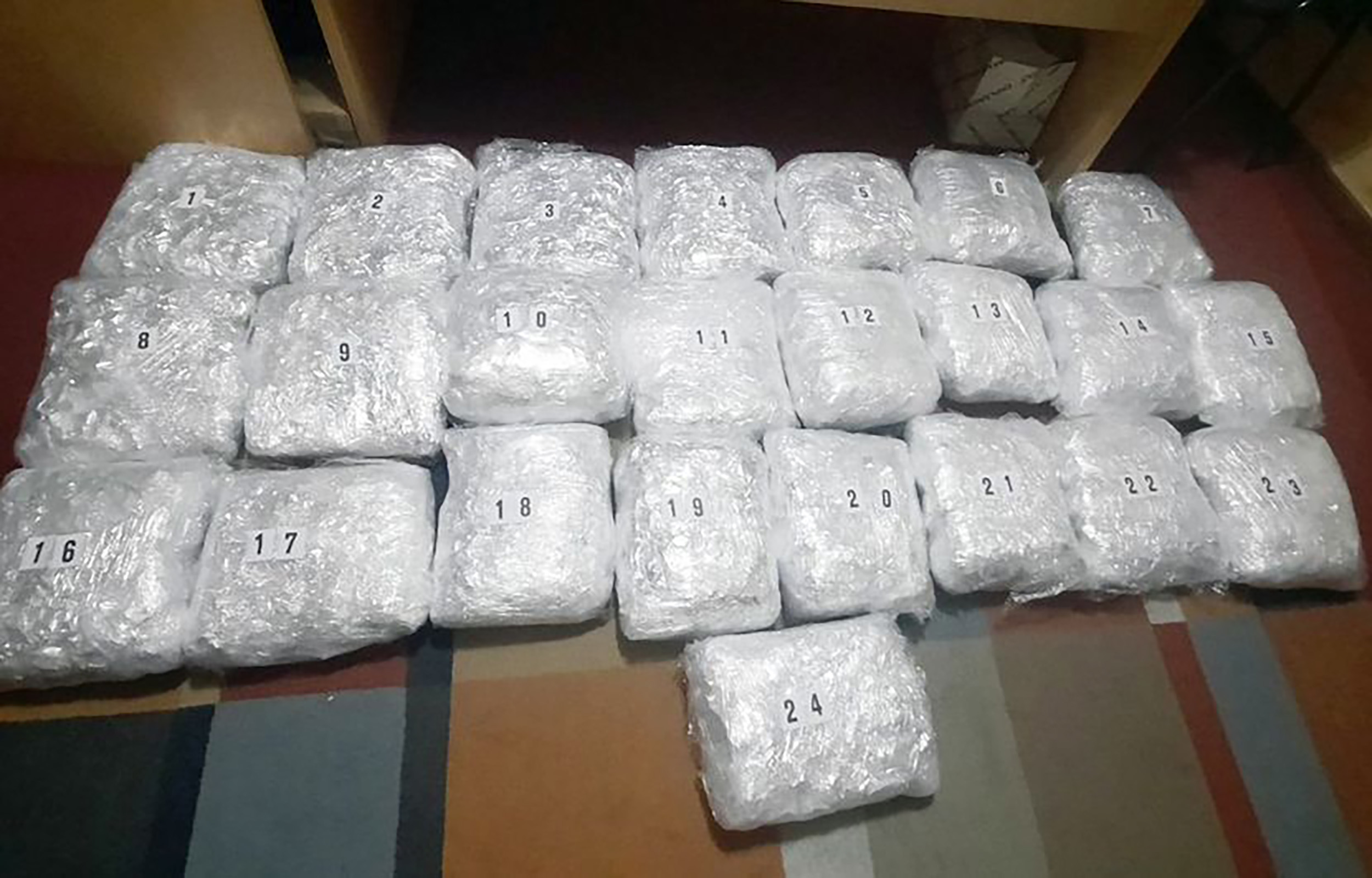 Prokuplje, 27. januar 2024.- Policija u Prokuplju uhapsila je M. M. (27) iz Beograda, u čijem automobilu je nađeno više od 27 kilograma biljne materije za koju se sumnja da je marihuana. FOTO MUP REPUBLIKE SRBIJE