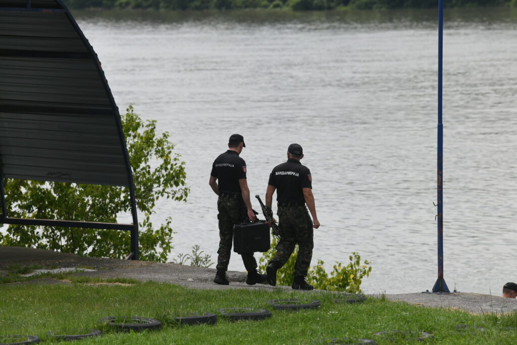 Apatin, 30.05.2023. Potraga za nestalom decom, nestala deca u reci, policija, ronioci