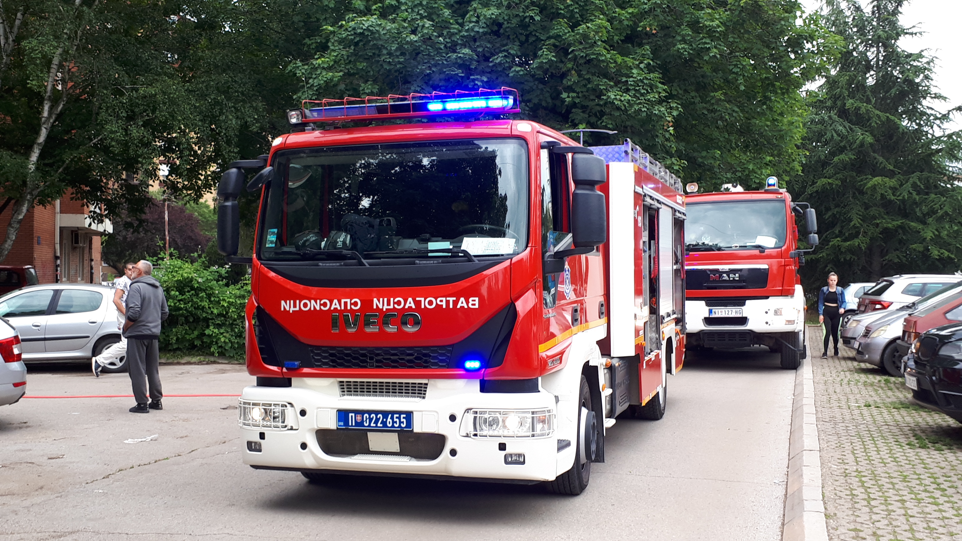 Muškarac spašen iz požara u stanu u višespratnici u Nišu