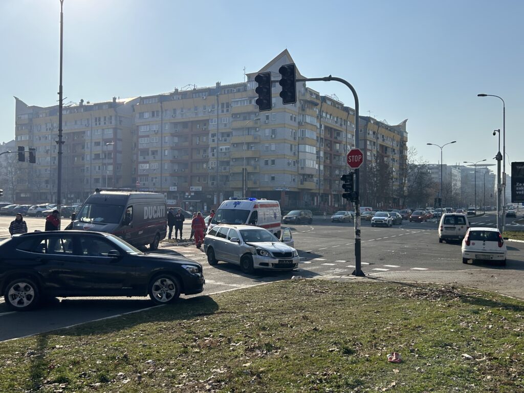 Beograd 31.01.2024. Saobraćajna nesreća na uglu Bulevara Zorana Đinđića i Antifašističke borbe Foto: Jovan Mladenović/Nova.rs