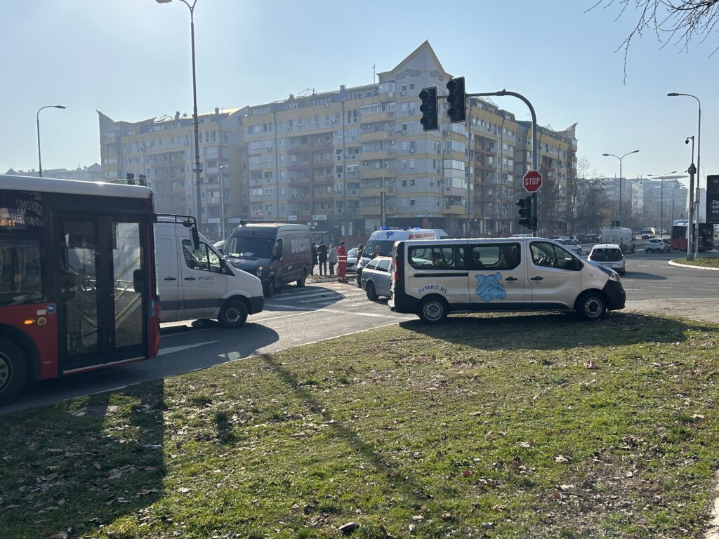 Beograd 31.01.2024. Saobraćajna nesreća na uglu Bulevara Zorana Đinđića i Antifašističke borbe Foto: Jovan Mladenović/Nova.rs