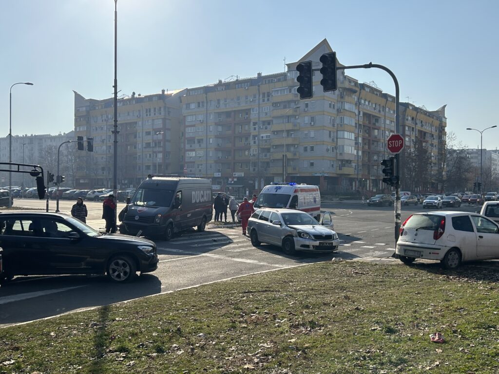 Beograd 31.01.2024. Saobraćajna nesreća na uglu Bulevara Zorana Đinđića i Antifašističke borbe Foto: Jovan Mladenović/Nova.rs
