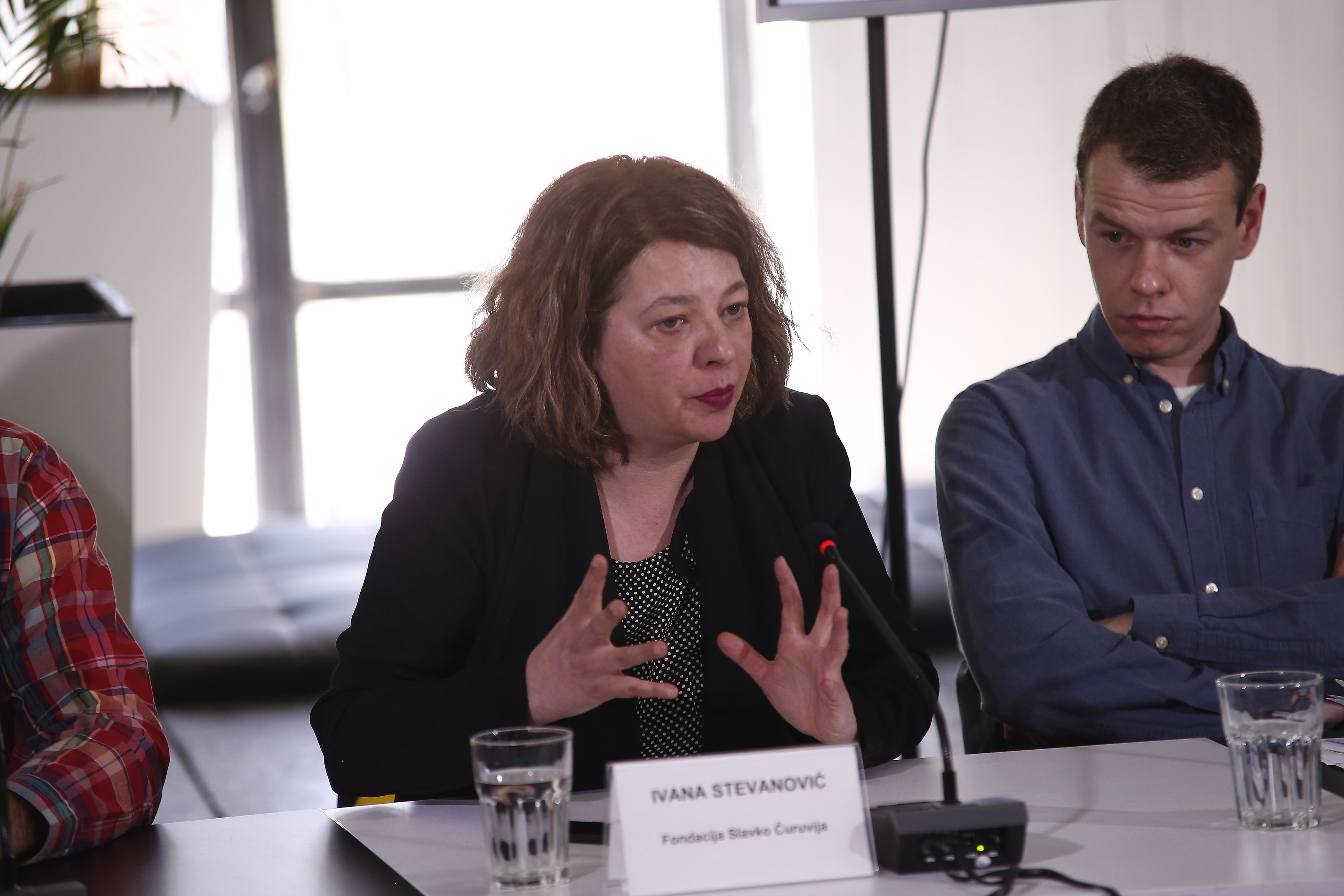 In the space of Miljenko Dereta, as part of a series of talks "Elections under the magnifying glass", the non-governmental organization Youth Initiative for Human Rights presented the report "Attitudes towards War Crimes in the Election Campaign"U  prosto