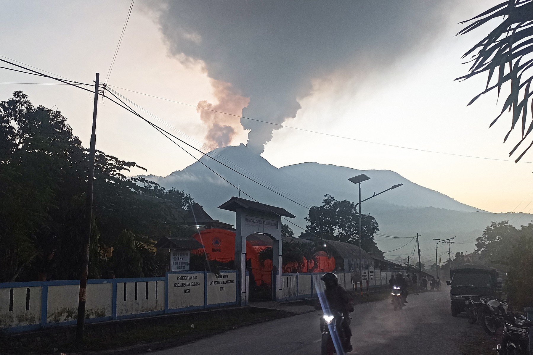 Motorists ride as mount Lewotobi Laki-Laki spews hot smoke in Flores Timur, Nusa Tenggara, Timur province on January 2, 2024.,Image: 833681025, License: Rights-managed, Restrictions: , Model Release: no, Credit line: ARNOLD WELIANTO / AFP / Profimedia