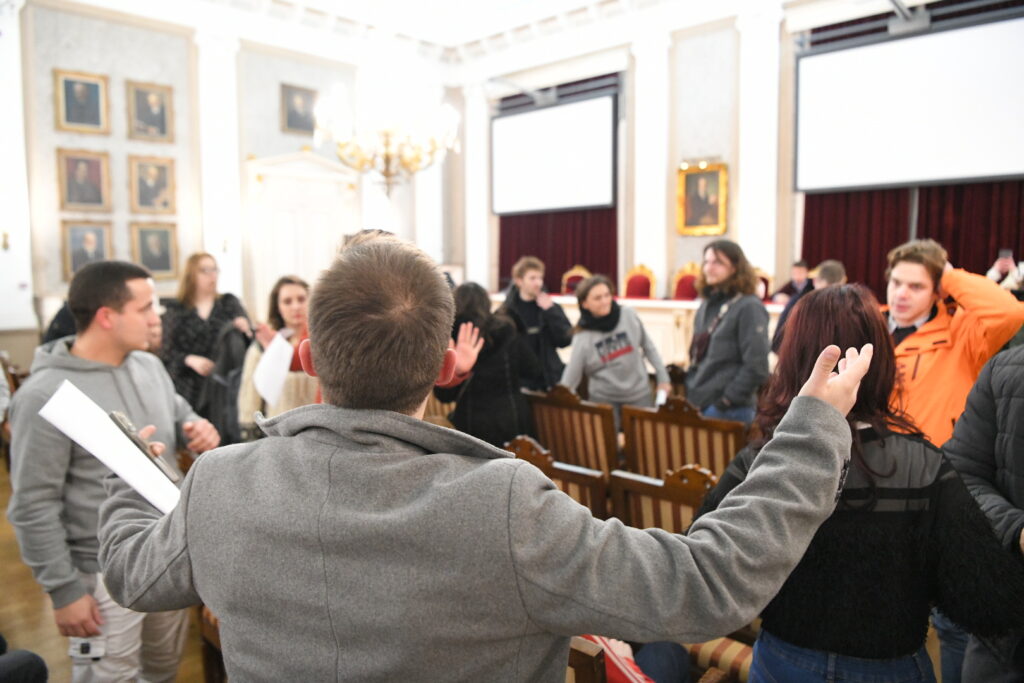 Beograd, 16.01.2024. Rektorat, Revoltirani studenti krenuli ka Rektoratu zbog izbora prorektora: Kandidovala se potpredsednica organizacije u čijem sedištu se plaćao SNS kol centar Ana Grčić, odložen izbor Foto: Amir Hamzagić/Nova.rs