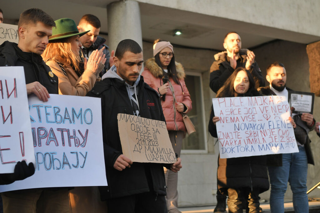 Protest Sremska Mitrovica akuserko nasilje